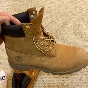 Timberland boots size 9.5 tan